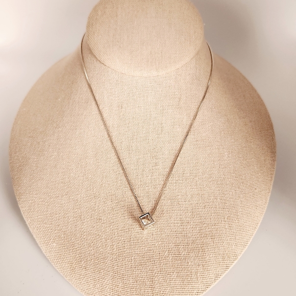 Floating 0.5 carat moissanite pendant - Picture 6 of 7